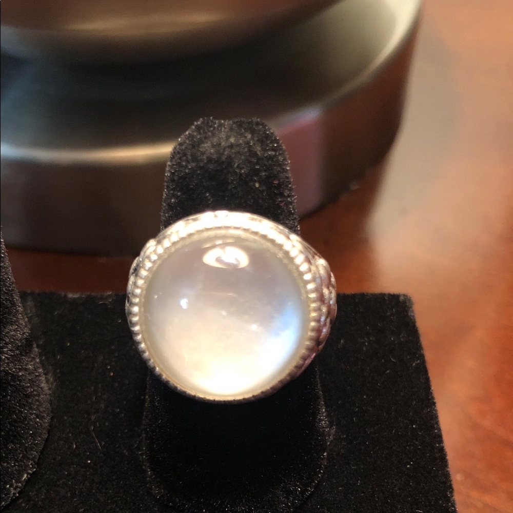🌸Lia Sophia “Alabaster” Mother-of-Pearl Ring